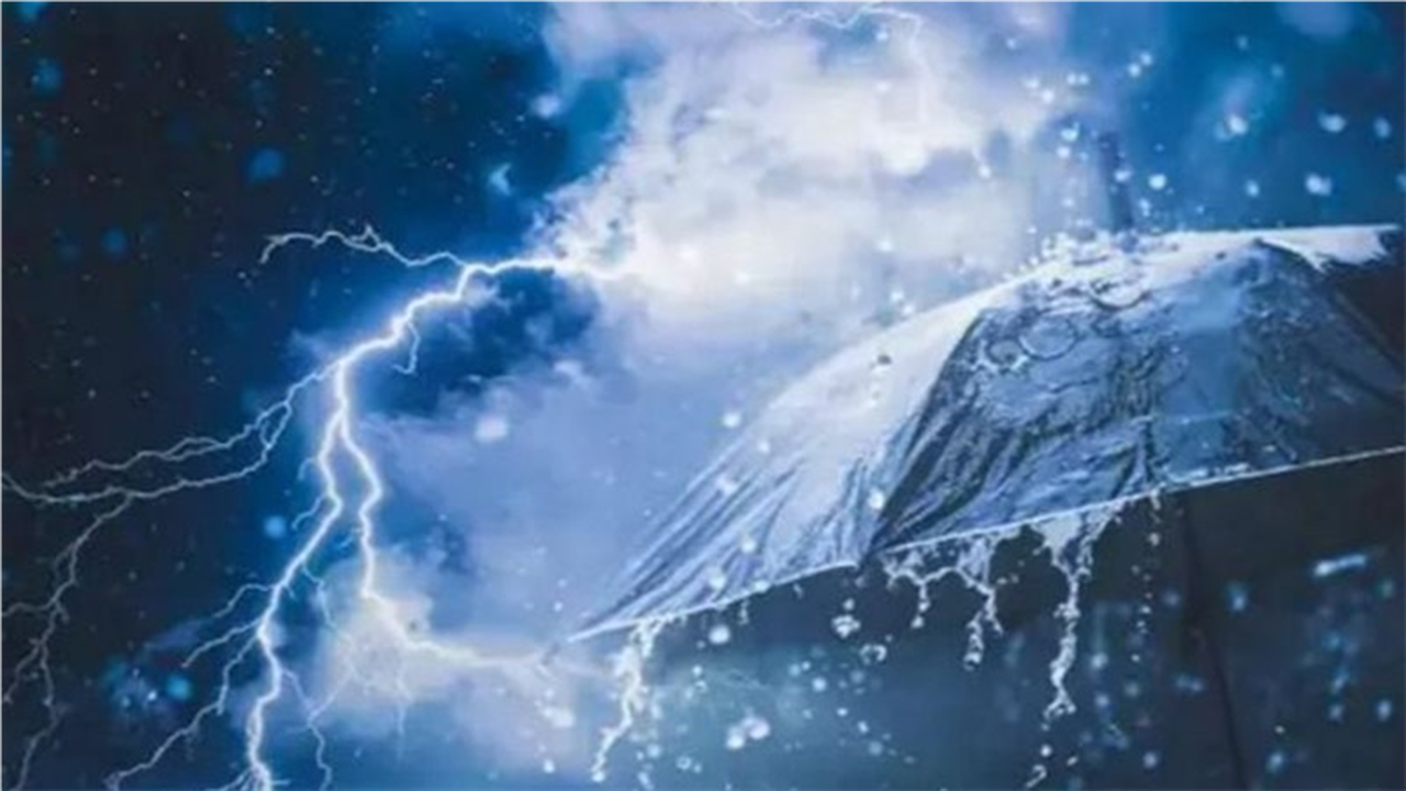 تحذيرات من الأرصاد بشأن تقلبات جوية وأمطار رعدية تضرب أنحاء الجمهورية خلال أيام